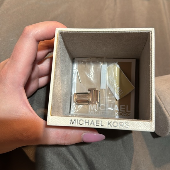 Michael Kors Watch - Picture 4 of 6